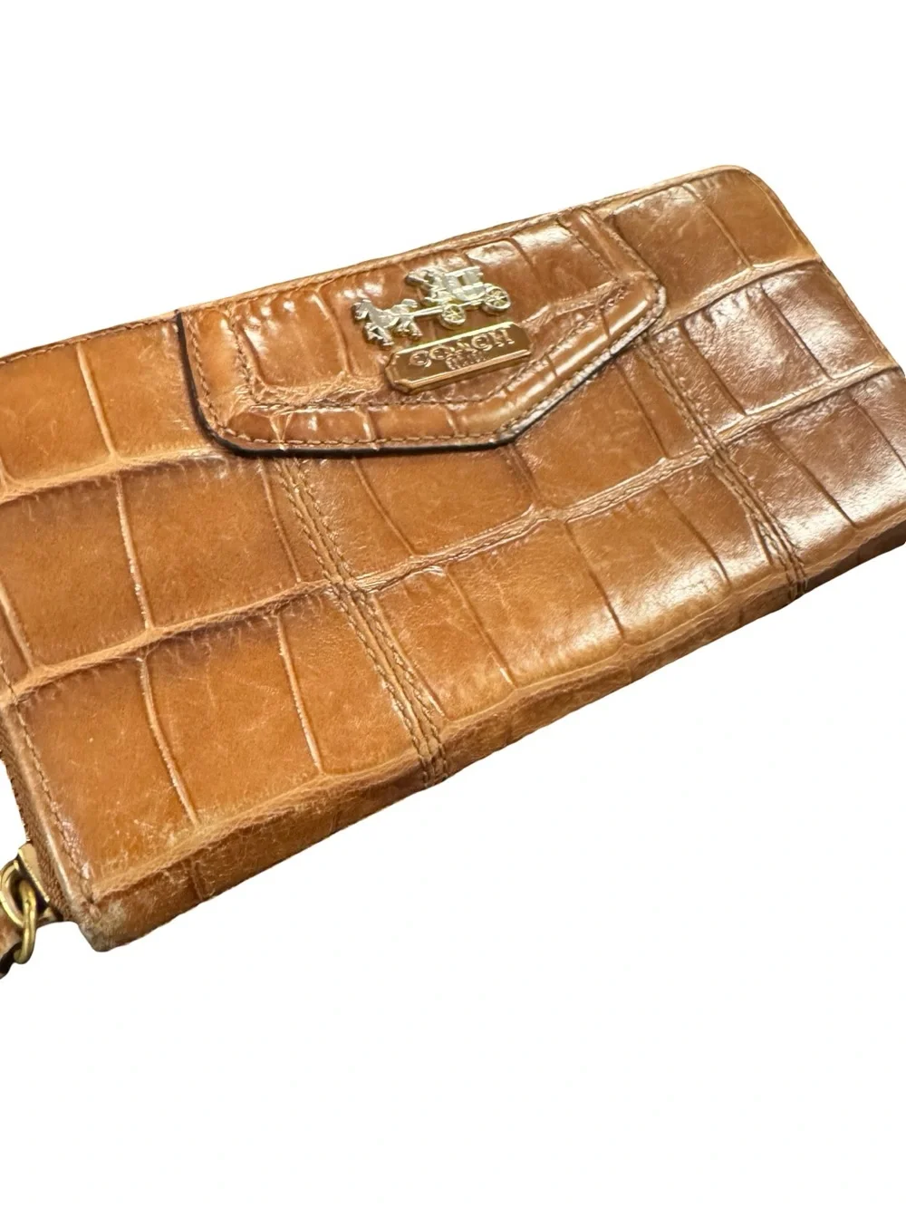 111 / Vintage Coach Madison croc embossed Accordion Zip Wallet Size 4”x8”